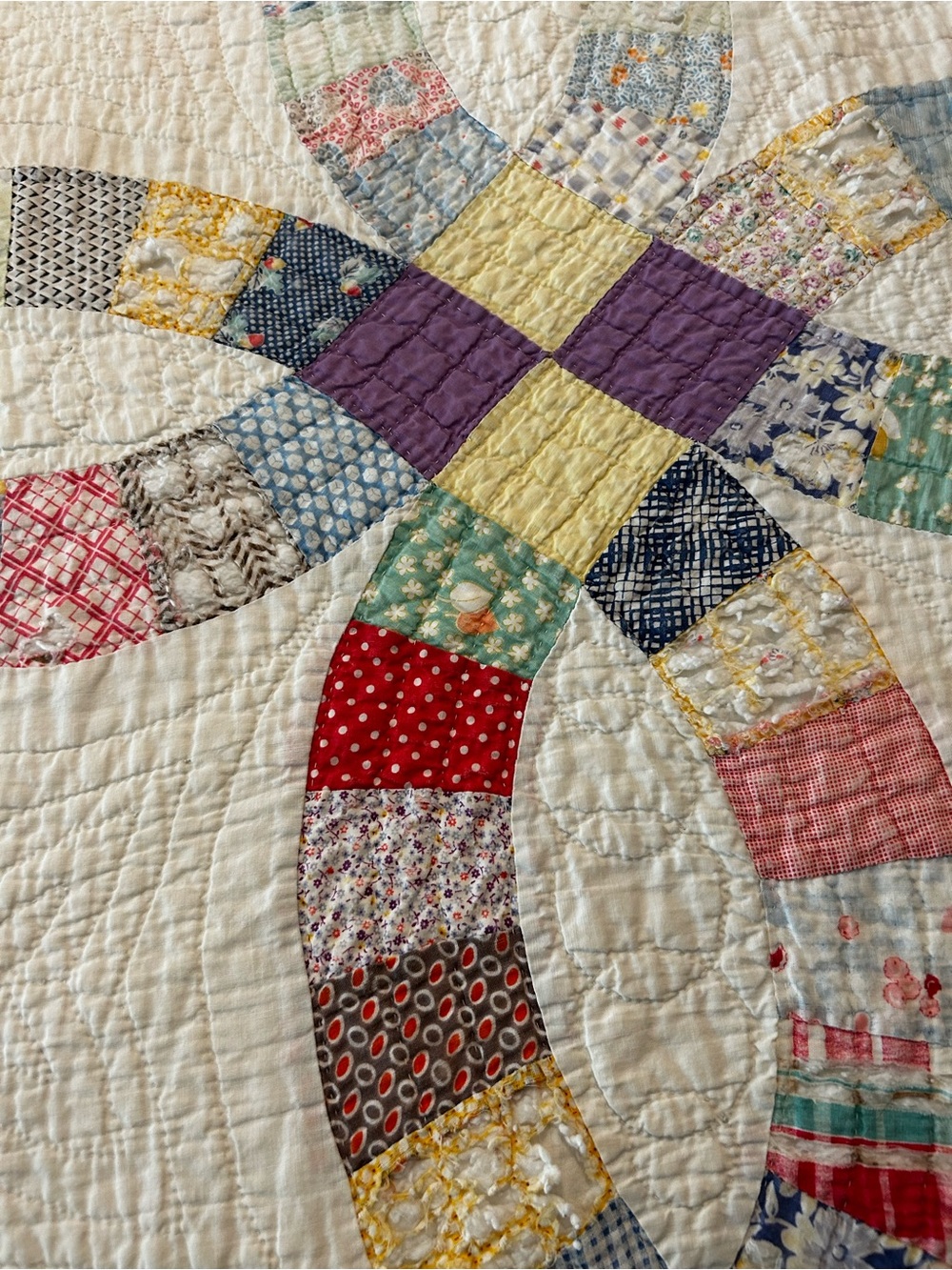 Vintage Double Wedding Ring Quilt - Cream Background with Multicolor Rings - Picture 11 of 16